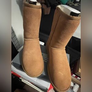 UGG Classic Short II